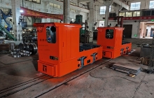 新疆5噸蓄電池湘潭電機(jī)車發(fā)往煤礦