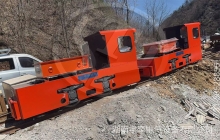 新疆一批5噸湘潭鋰電池電機(jī)車抵達(dá)礦山現(xiàn)場(chǎng)